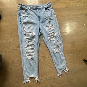American Eagle Distressed Light Wash Mom Jean Size 16